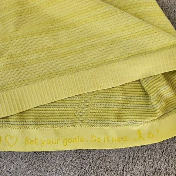 Lululemon Run: Swiftly Tech Short Sleeve Yellow Gym Workout Yoga T-shirt Size 6 - Picture 5 of 8